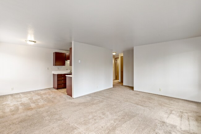 Building Photo - 12520 Roosevelt Way NE