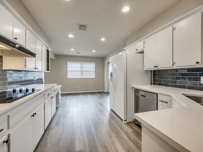 Building Photo - Newly Remodeled 3 Bed Home Near Lake Hefner | Screened Porch + 2 Living Areas
