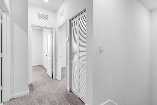 Building Photo - 2665 SE 28th St