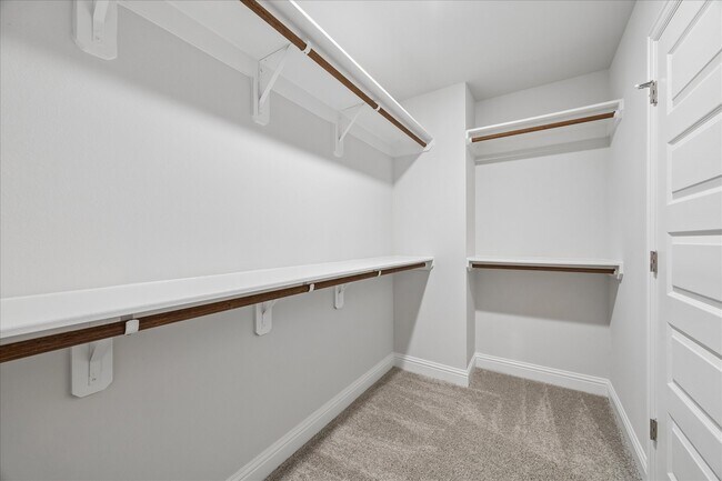 Building Photo - 10 Greenbriar Lp