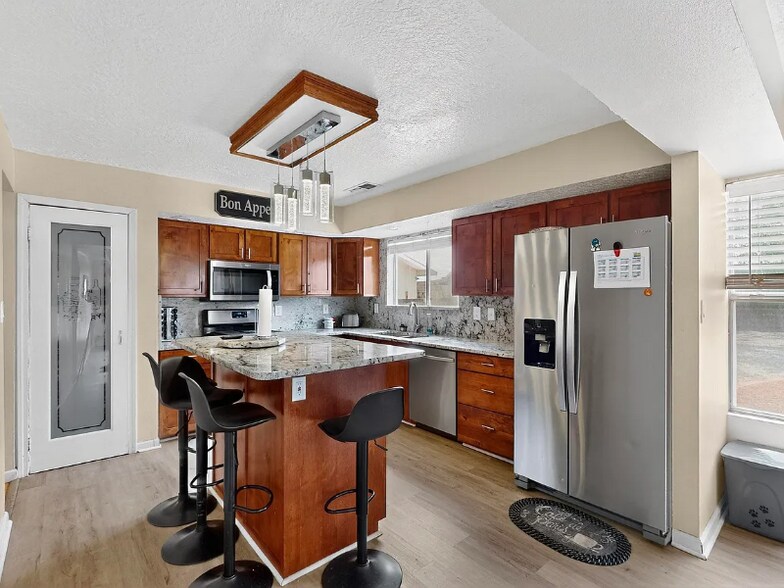 Building Photo - 105 Prestige Way NE