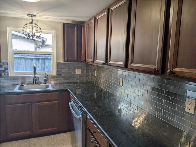 Building Photo - 5637 Chipper Dr