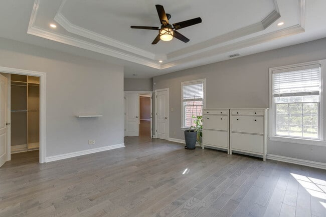 Building Photo - 5102 Waterford Pl