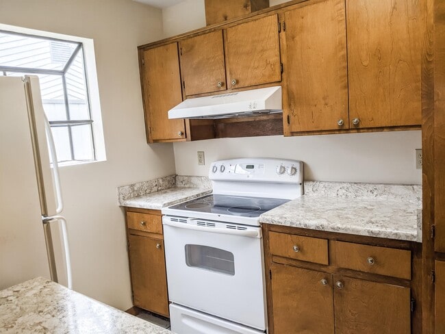 Building Photo - 1098 Rockbrook Ct