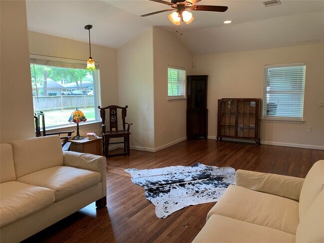 Building Photo - 1630 Crestdale Dr