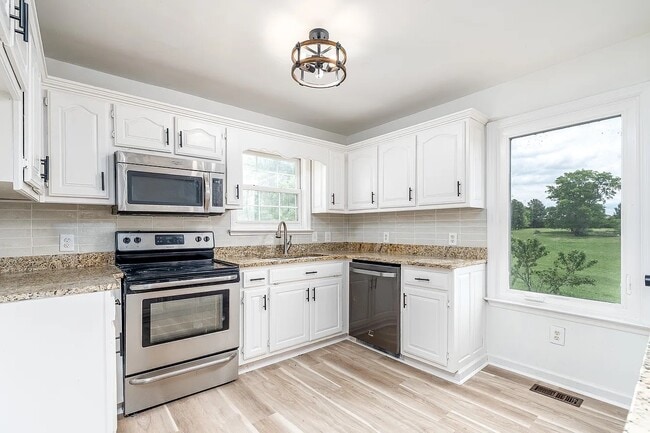 Building Photo - 2718 Buckner Ln