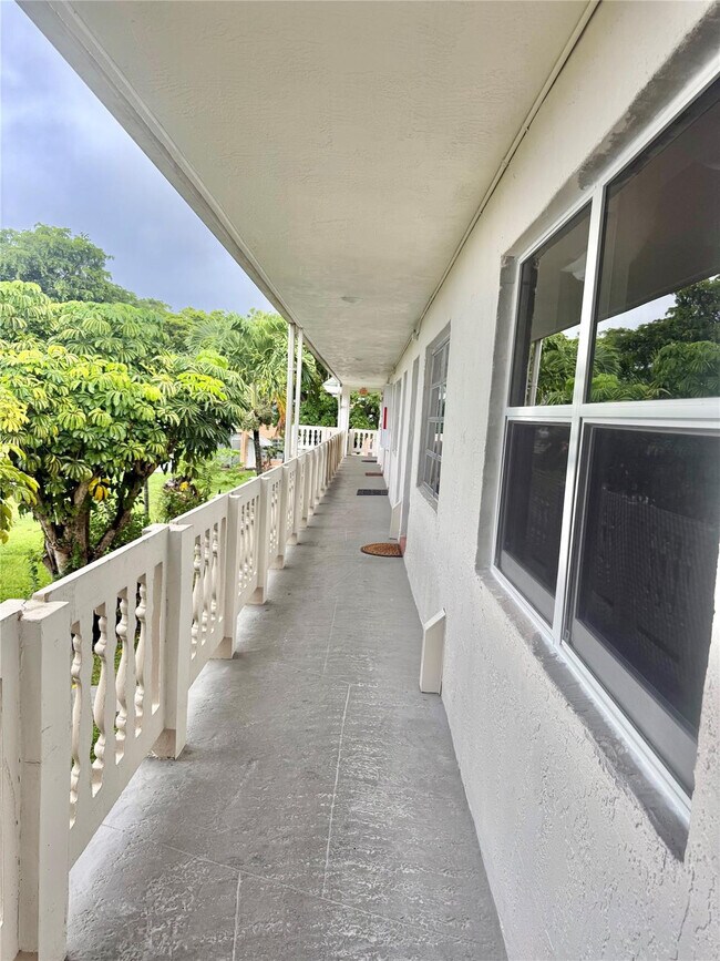 Building Photo - 20251 NE 2nd Ave