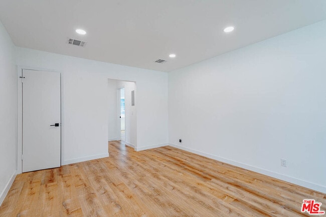 Building Photo - 938 W Glenoaks Blvd