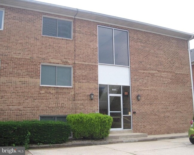 Building Photo - 738 N Wakefield St