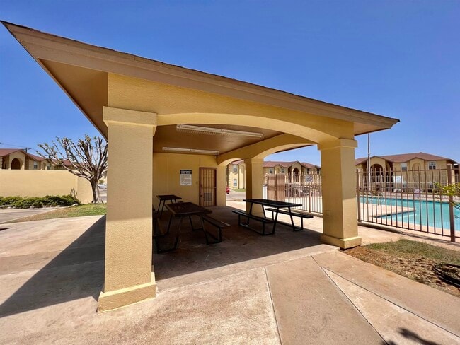 Building Photo - 9804 Cantera Ct