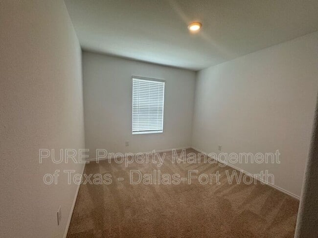 Building Photo - 2929 Dora Dr