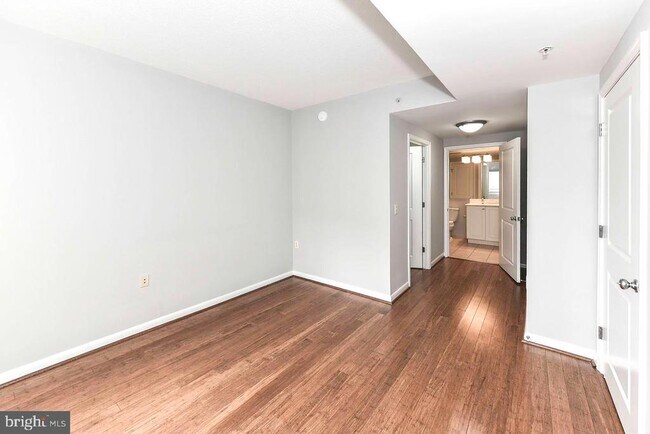 Building Photo - 851 N Glebe Rd