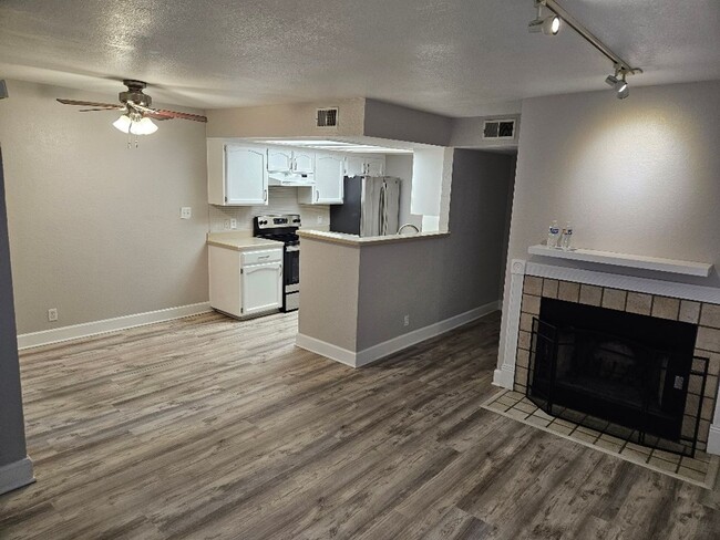 Building Photo - Move In Special 1st Month Free* - 2 Bedroo...