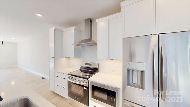 Building Photo - 407 Devender Ln