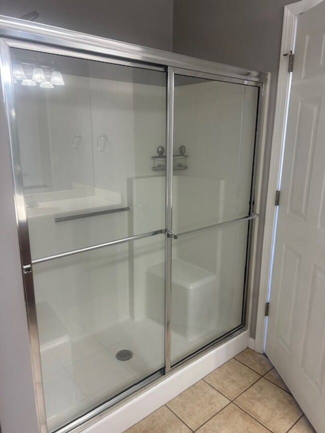 Building Photo - Beautiful 5 Bedroom Home!