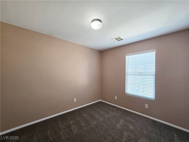 Building Photo - 10865 Wallflower Ave