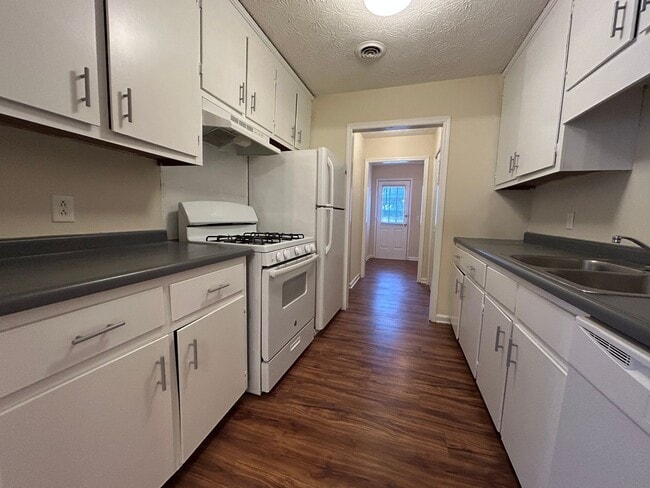 Building Photo - ST. ANDREWS CT - 101/103