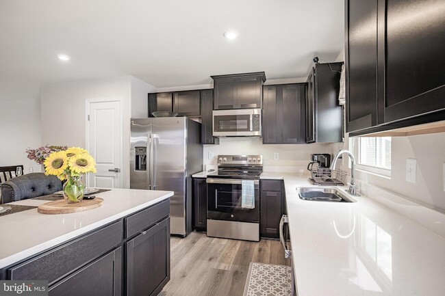 Building Photo - 704 Four Seasons Ct