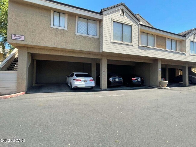 Building Photo - 2035 S Elm St