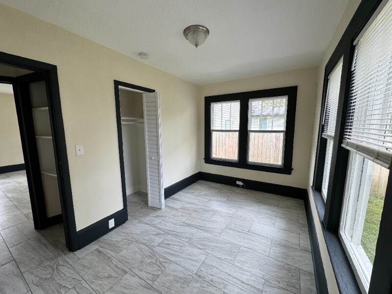 Building Photo - 2923 Rosselle St
