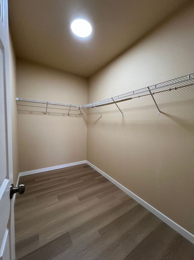 Building Photo - Beautiful Waterford Crossing 2 bedroom Con...