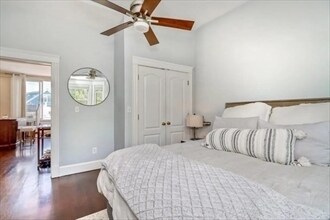 Building Photo - 439 W 4th St