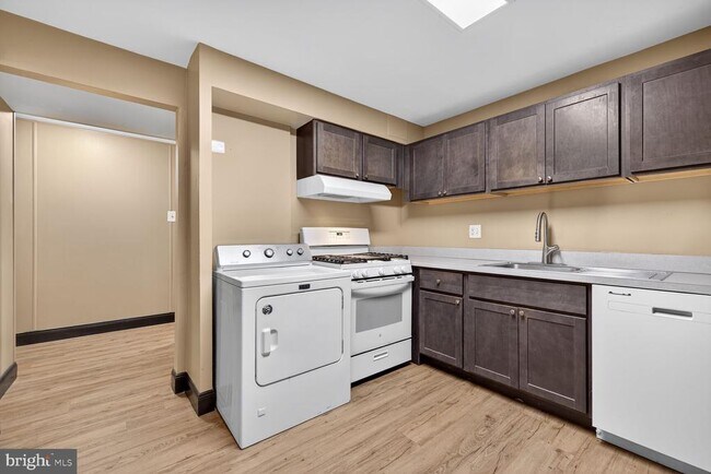 Building Photo - 10116 Little Pond Pl