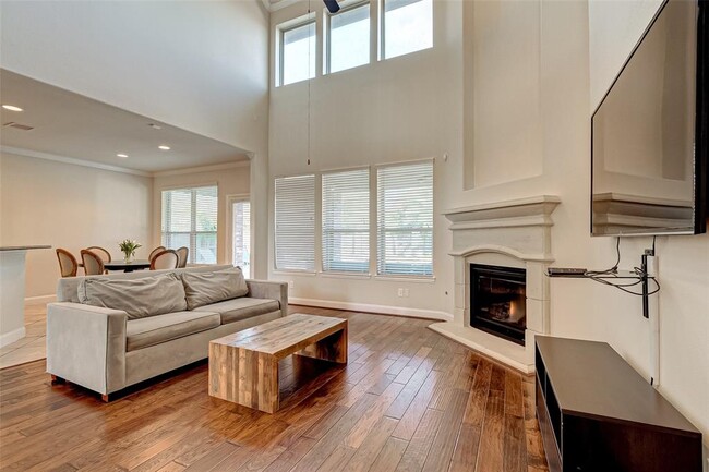 Building Photo - 9915 St Romain Dr