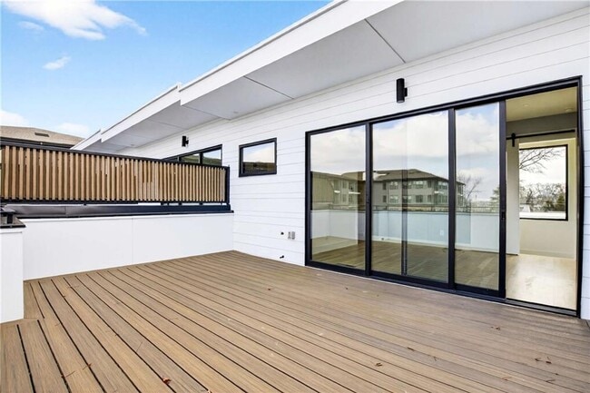 Building Photo - 816 Berne St SE