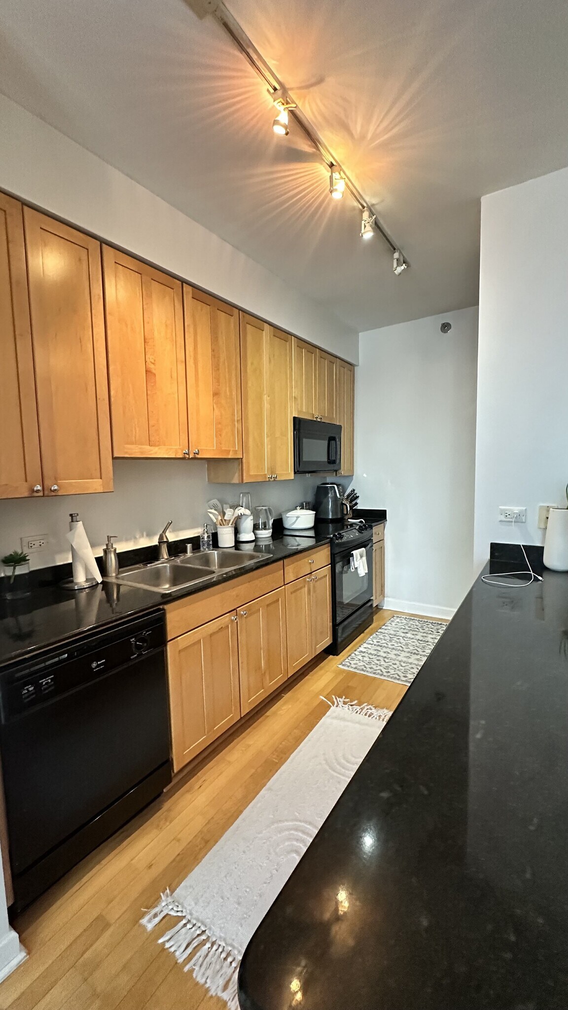 Kitchen - 421 W Huron St