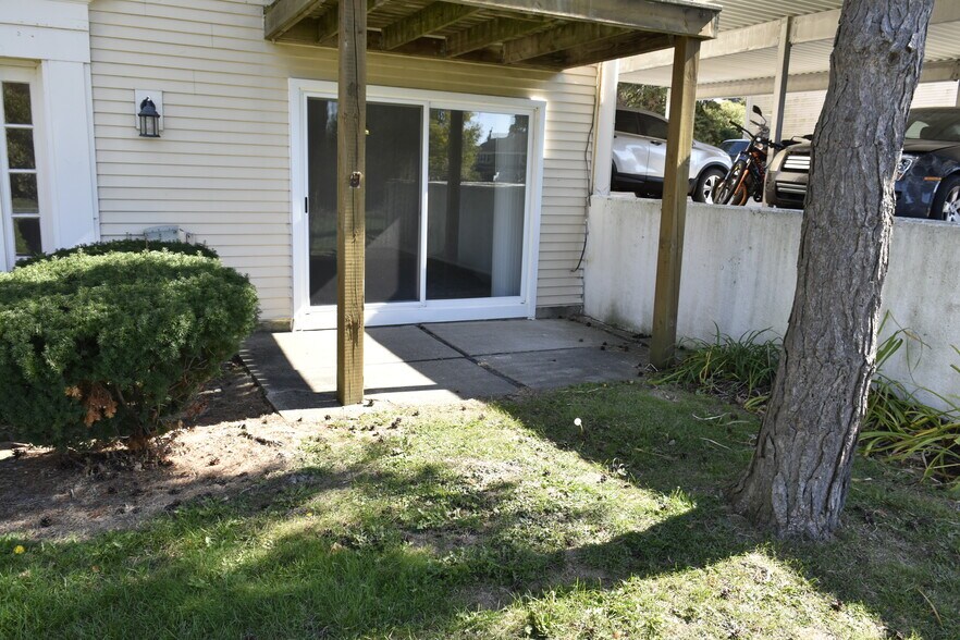 Building Photo - 806 Bloomfield Village Blvd