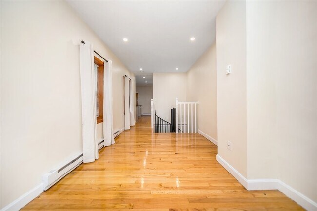 Building Photo - 46 Medford St