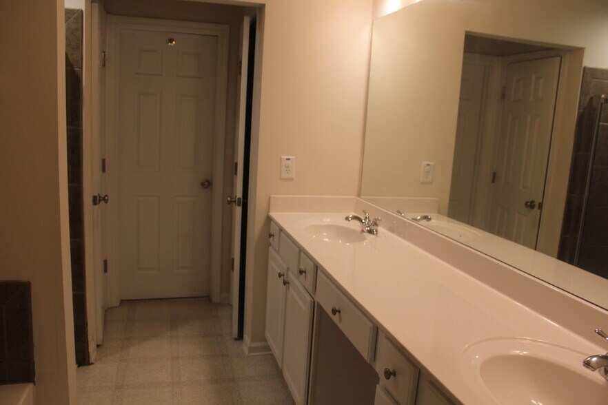 Building Photo - 1404 Bellsmith Dr