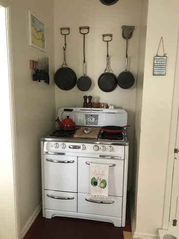 Vintage stove - 611 S Burnside Ave