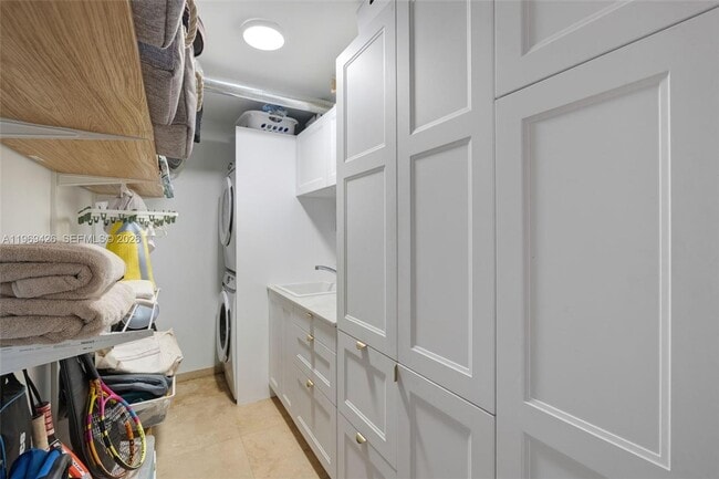 Building Photo - 1915 Brickell Ave