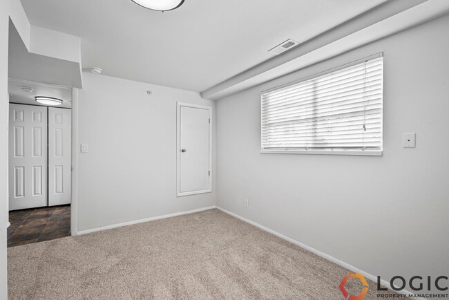 Building Photo - Perfectly Located Apartment in Provo!