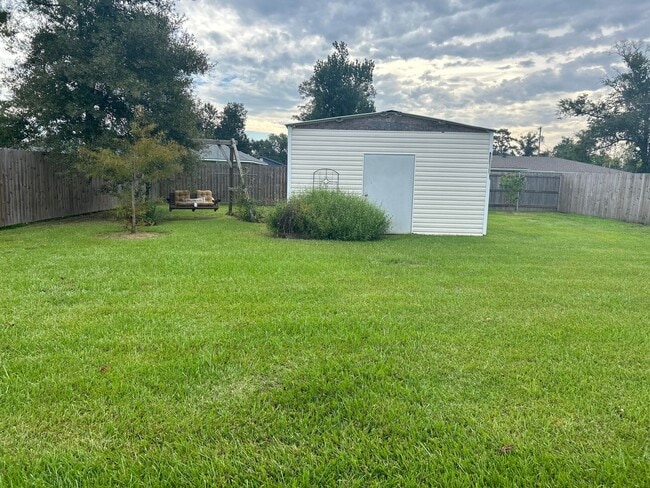 Building Photo - Gorgeous Lake Charles House