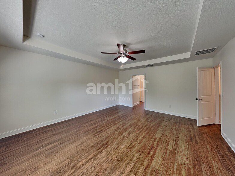 Building Photo - 3154 Creek Village Ln