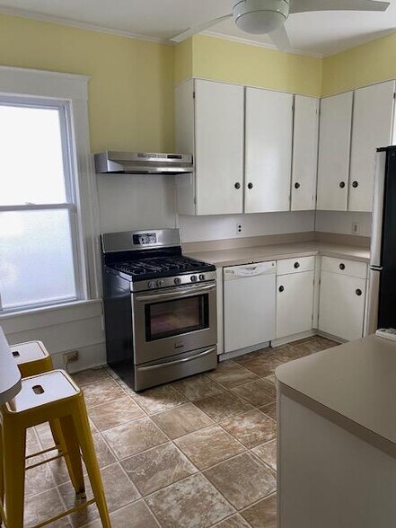 Building Photo - 63 Park Pl