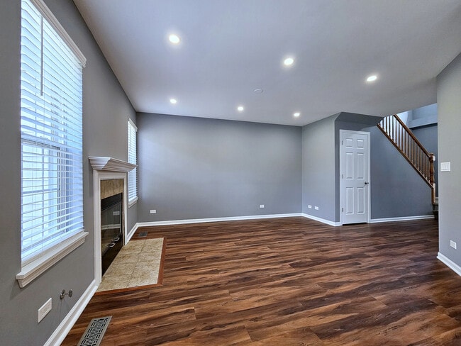 Building Photo - 464 Lancaster Dr