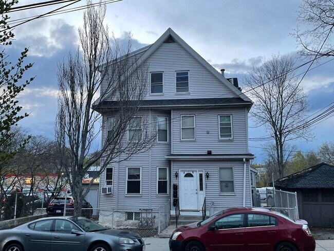 Primary Photo - 6 Beacon St