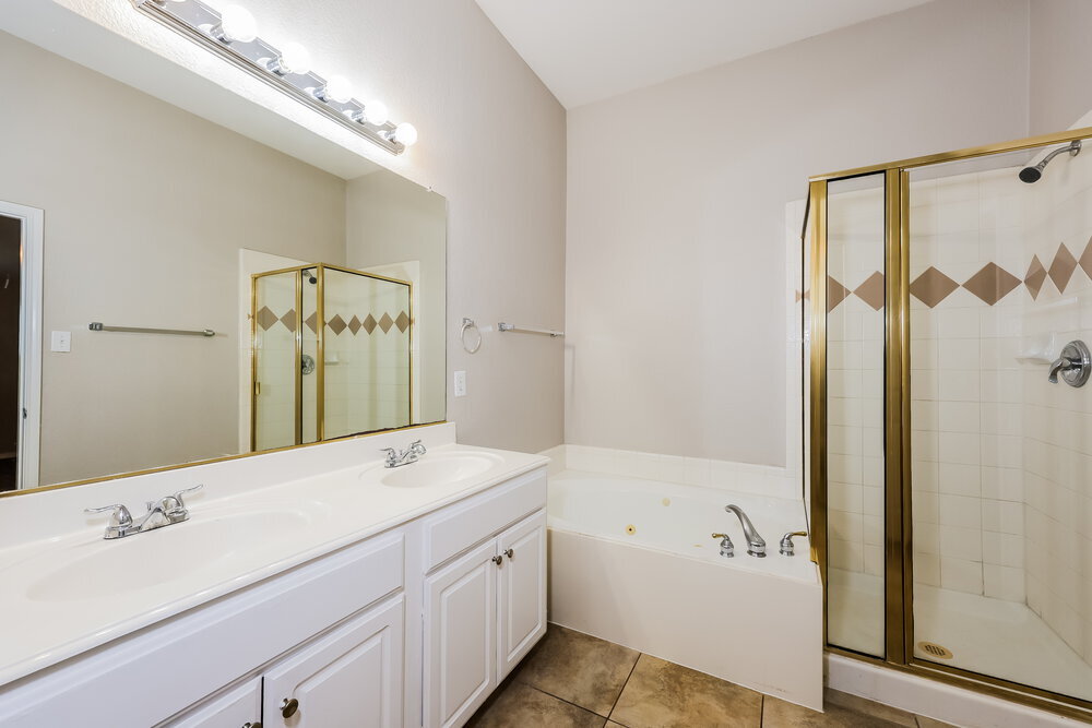 Building Photo - 3020 Meadowbrook Dr