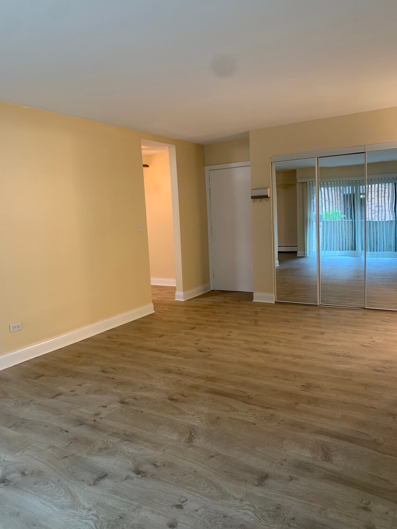 Building Photo - 1813 Hemlock Pl