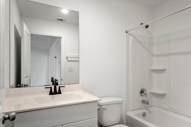 Building Photo - 10477 Pineland Dr