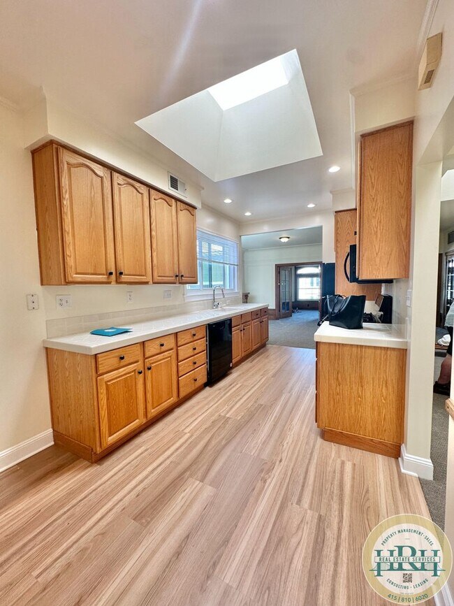 Building Photo - Charming 3BR|1.5BA Home in the Heart of th...