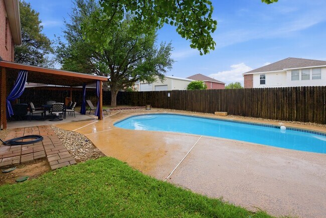 Building Photo - 37 Pinon Ct