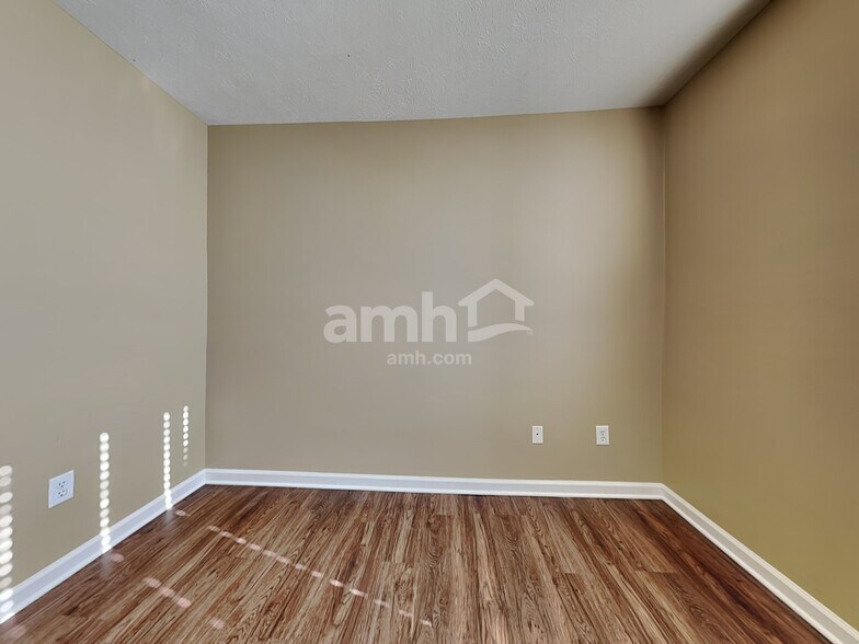 Building Photo - 252 Woodfield Dr