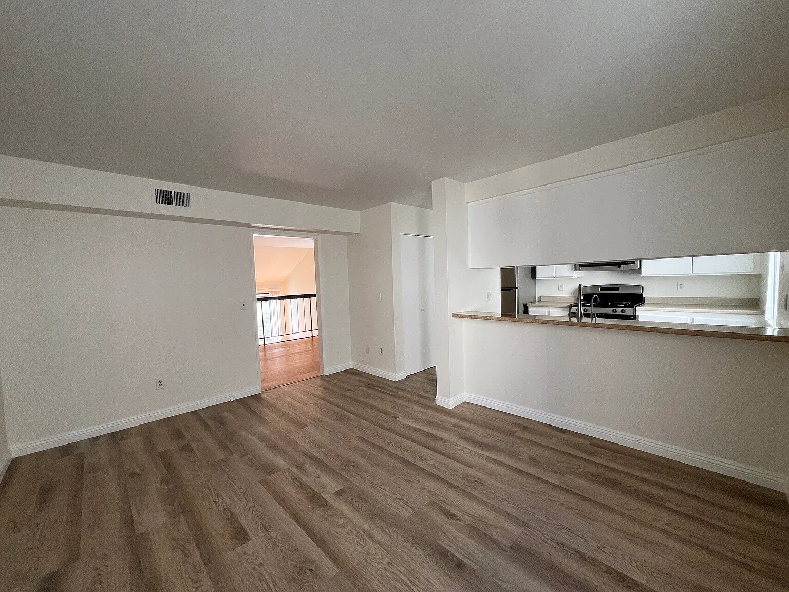 Building Photo - 598 W Huntington Dr