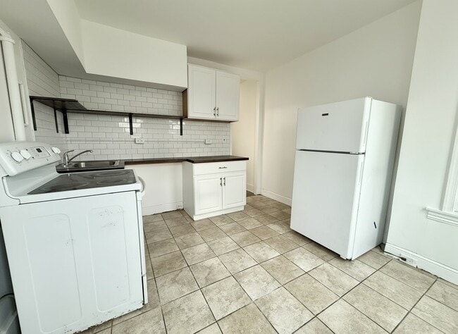 Building Photo - 636 W Lafayette St