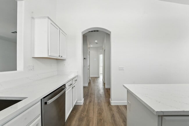 Building Photo - Fully Remodeled 2BR + Den in Trilogy at Po...